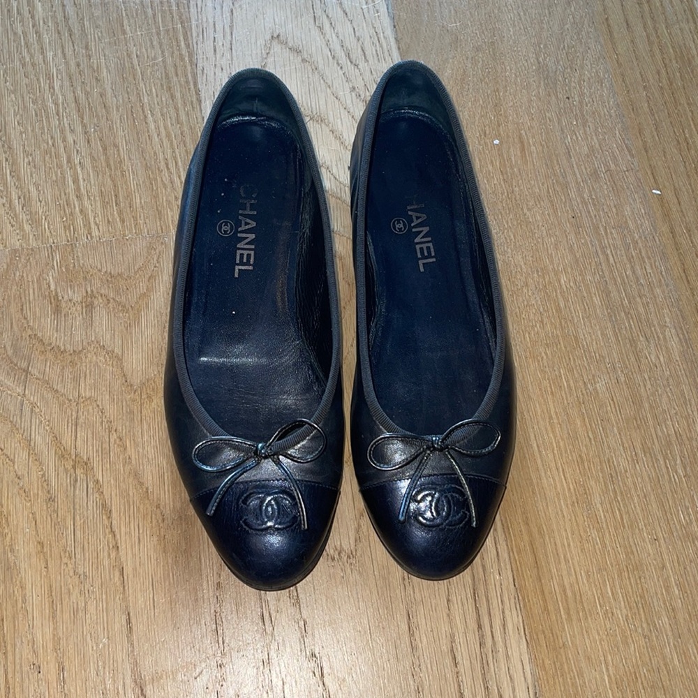 CHANEL Ballerina Flats - Metallic Grey/Navy - 40/9
